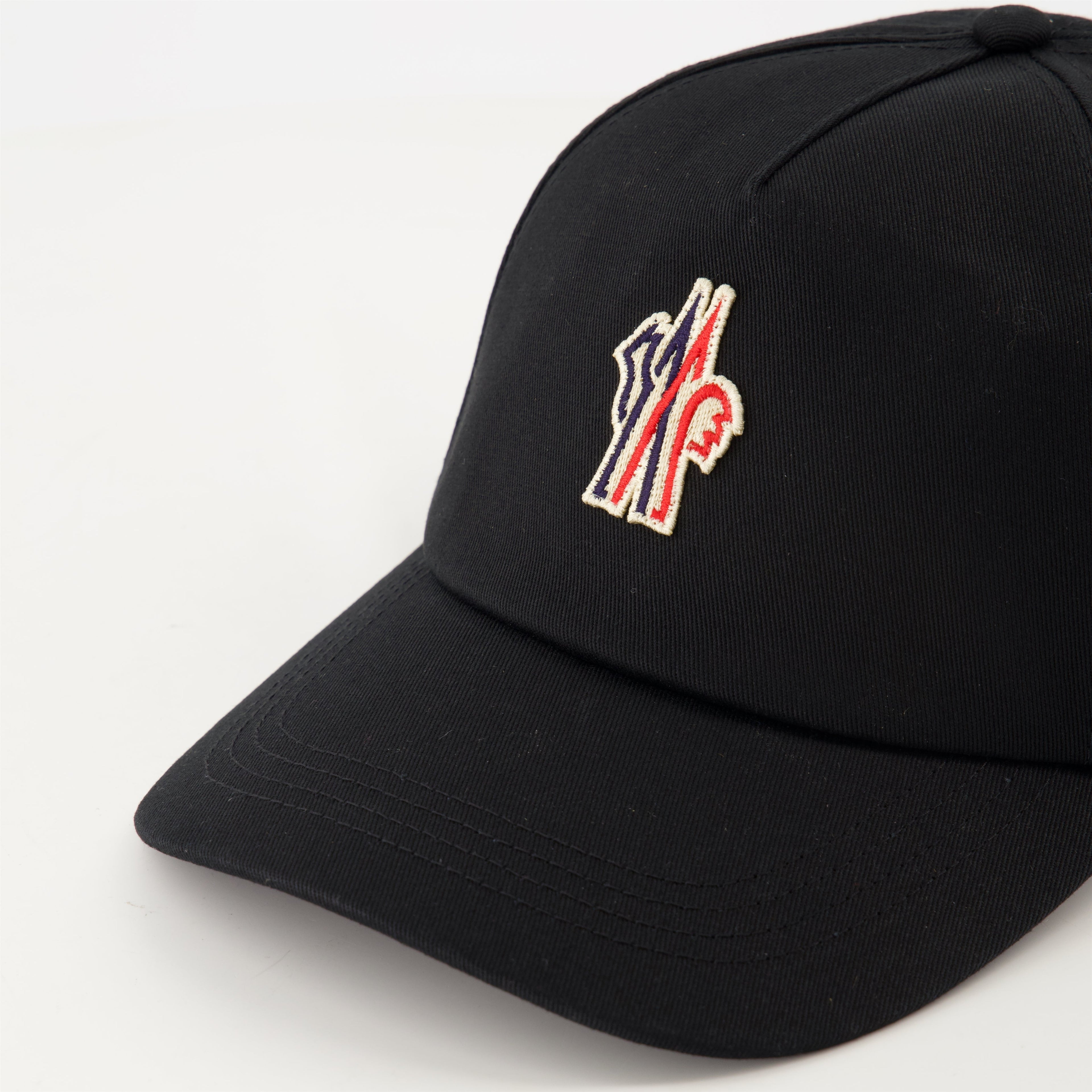Image of Casquette Grenoble Noire by Moncler Grenoble for Men - Season Spring-Summer 2026 - Detail View 2