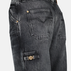 Bild von Grauen Denim-Cargo-Hosen von Versace für Männer - Saison Frühling-Sommer 2025 - Produktdetailansicht 2