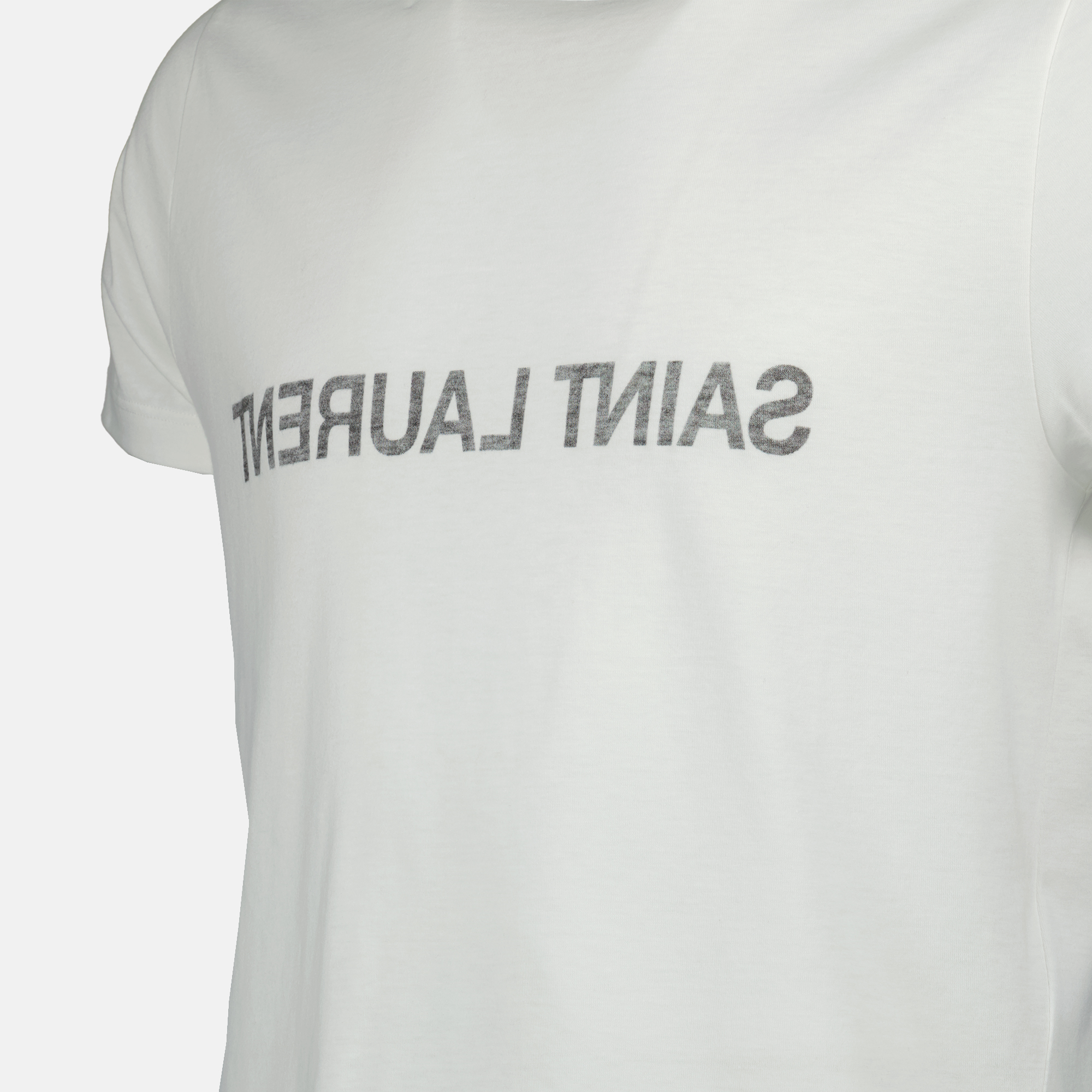 Image du T-shirt avec logo inversé de Saint Laurent pour hommes - Saison Printemps-ÉtÉ 2025 - Détail Vue 5