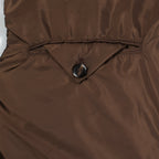 Bild der braunen, ärmellosen Nylon-Doudoune von Prada für Herren - Saison Herbst-Winter 2025 - Detailansicht 7