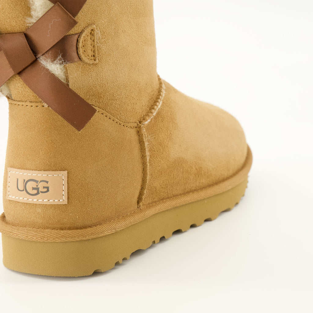 Botas Bailey Bow II em pele de borrego