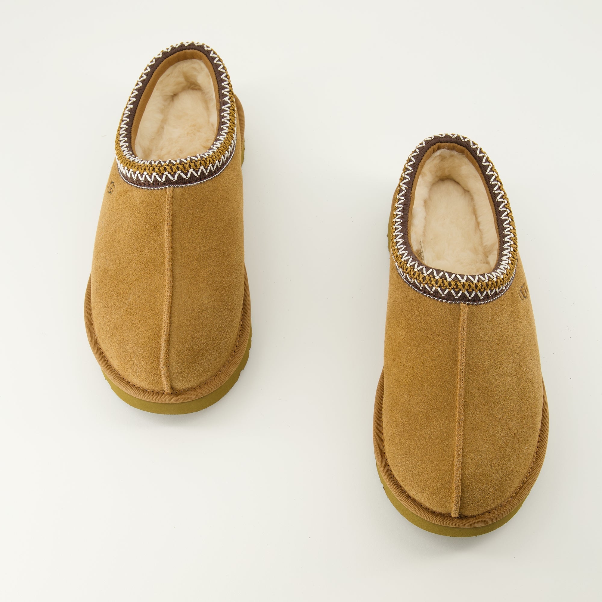 UGG Tasman II slippers, cozy slip-on footwear, autumn winter essentials, comfortable casual shoes, stylish indoor outdoor slippers