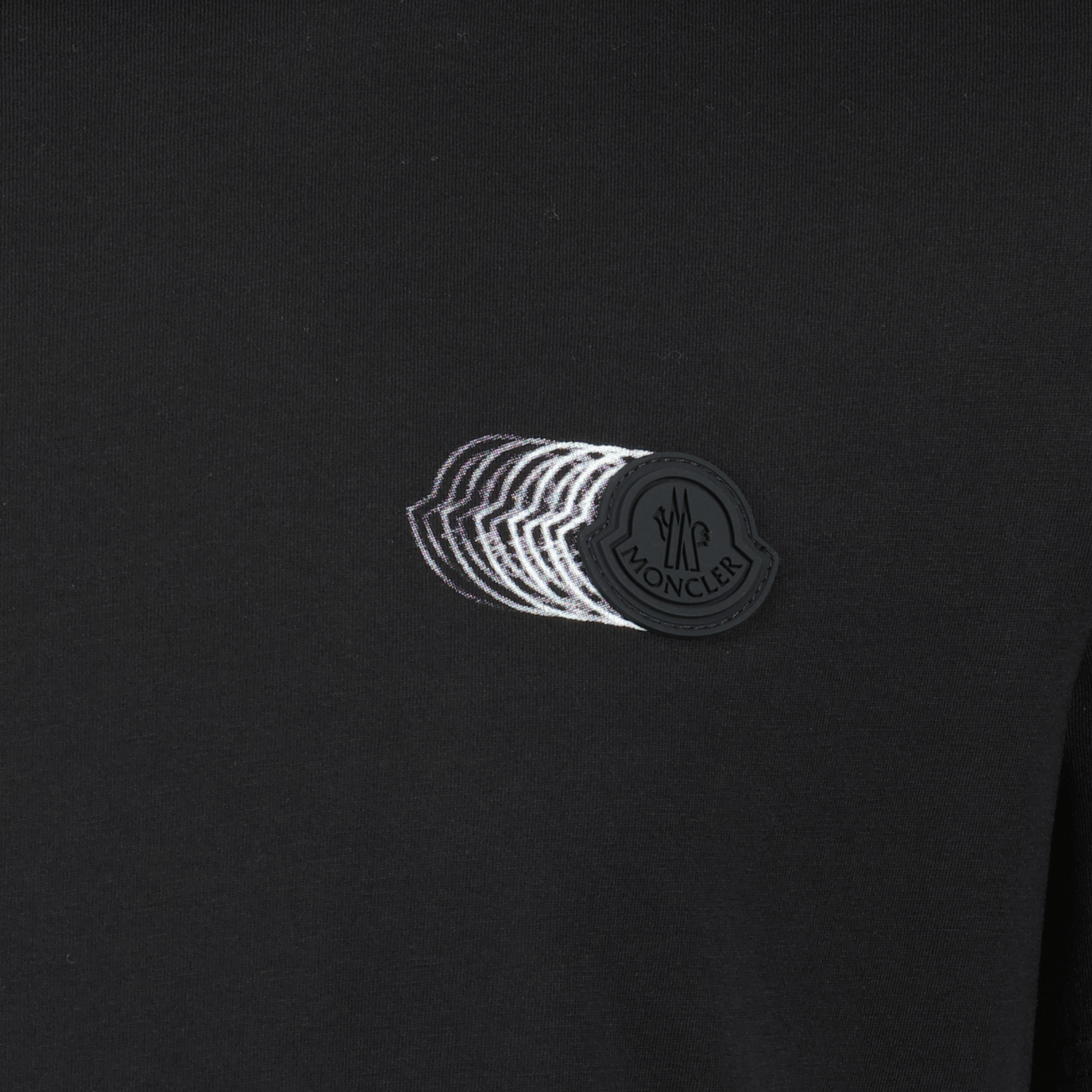 男性用モンクレールのダメージロゴTシャツの画像 - 2025年春夏シーズン - 詳細ビュー5