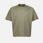 Imagem de uma t-shirt verde de gola redonda da Sacai para homens - Temporada Primavera-Verão 2025 - Vista Frontal