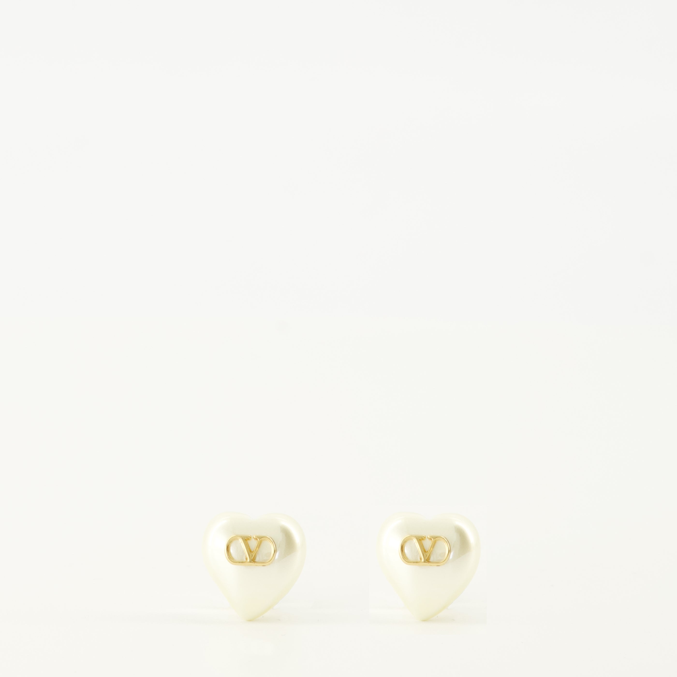 Vlogo Earrings with Pearls