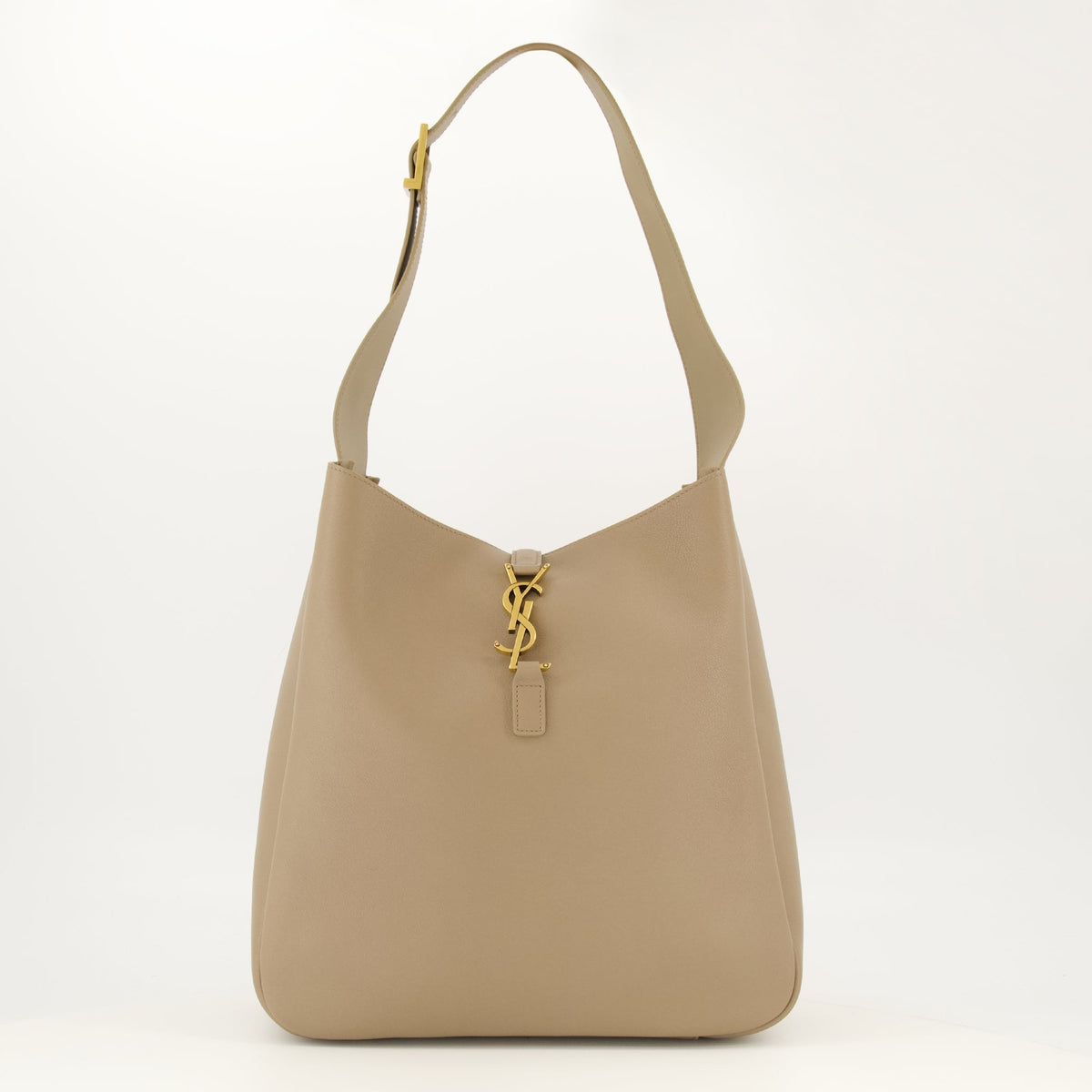 Le 5 à 7 large ベージュ レザーバッグ
