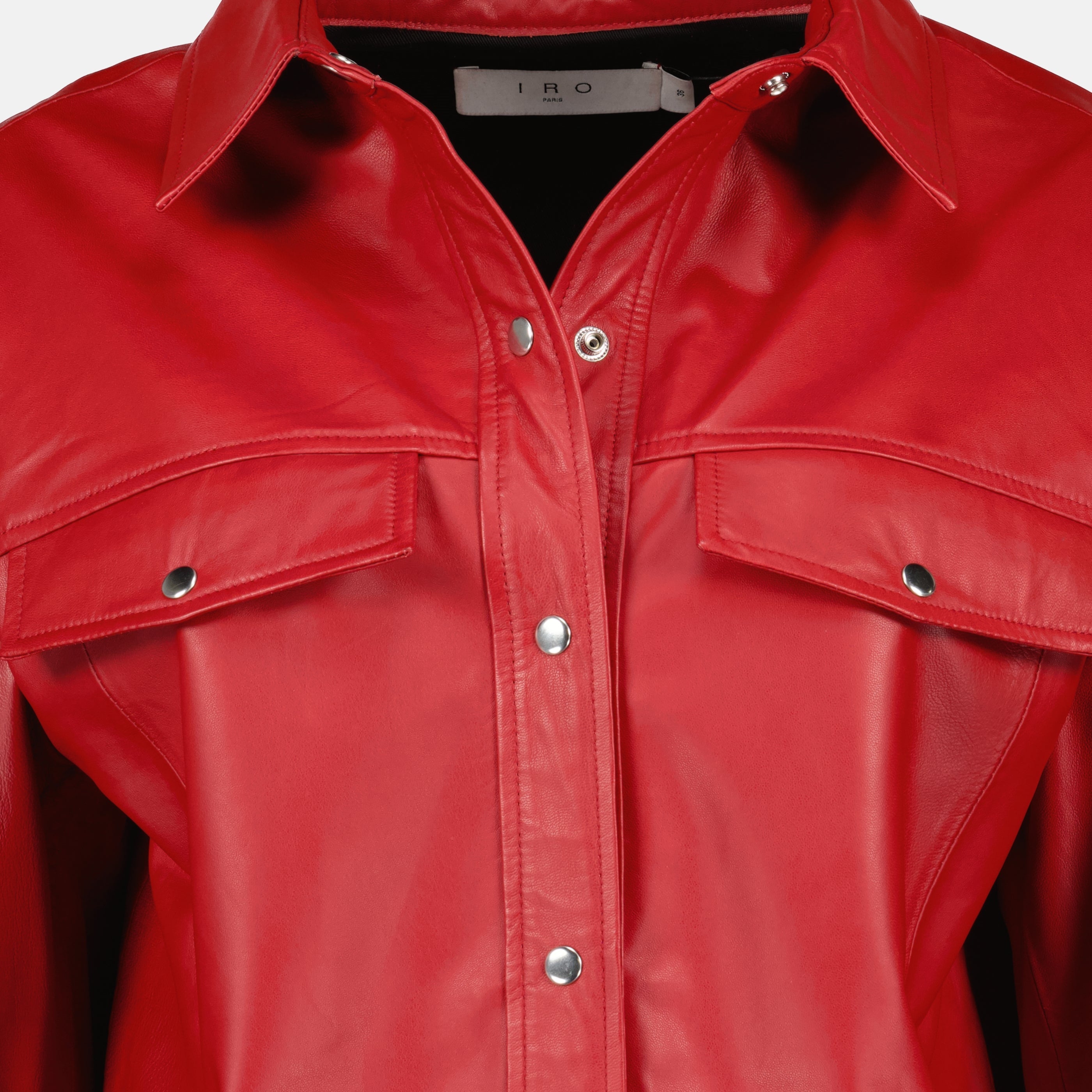 La surchemise en cuir rouge