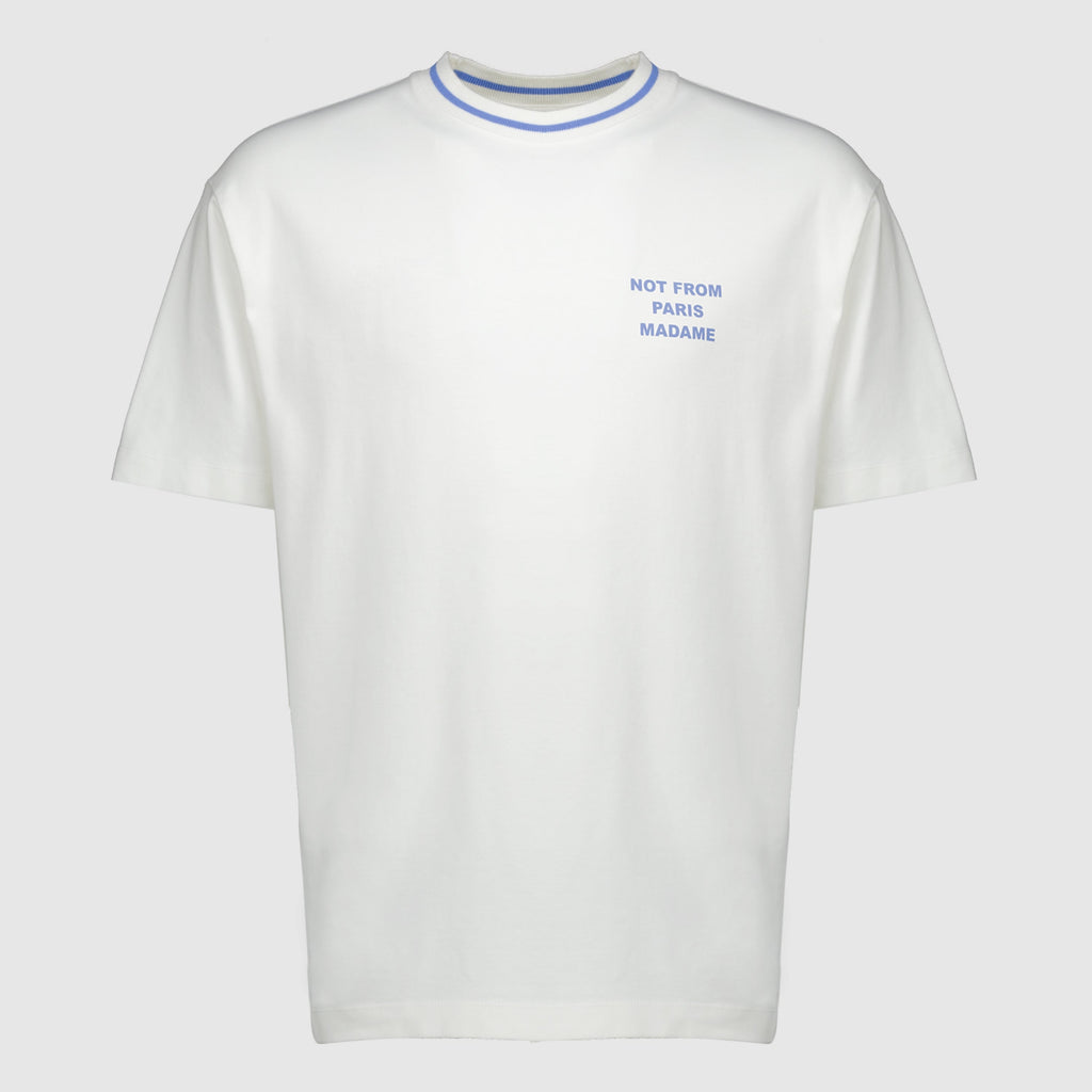 Hvit T-skjorte med Sport-slogan
