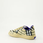 Immagine di sneakers in tela a quadri di Burberry per donne - Stagione Autunno-Inverno 2024 - Vista dettagliata superiore