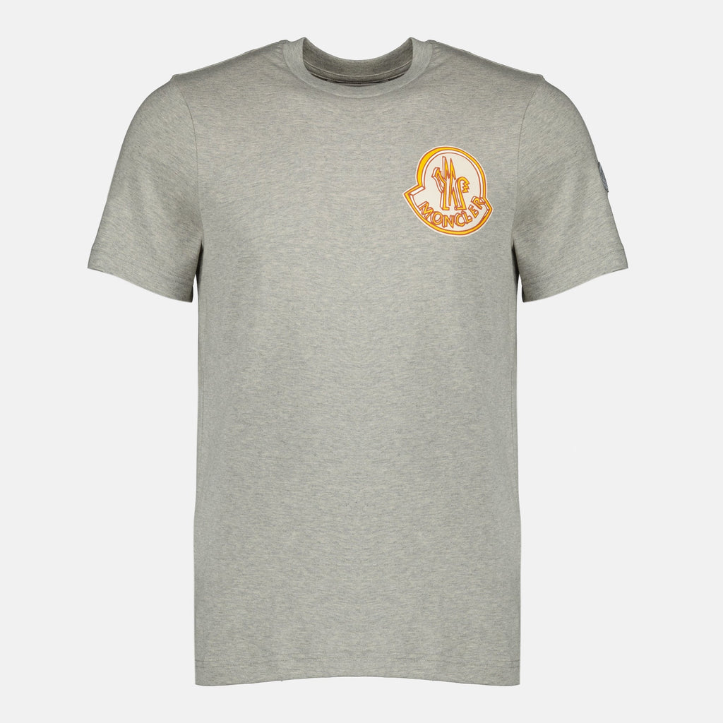 Image du t-shirt logo gris de Moncler pour homme - Saison Printemps-Été 2026 - Vue de face