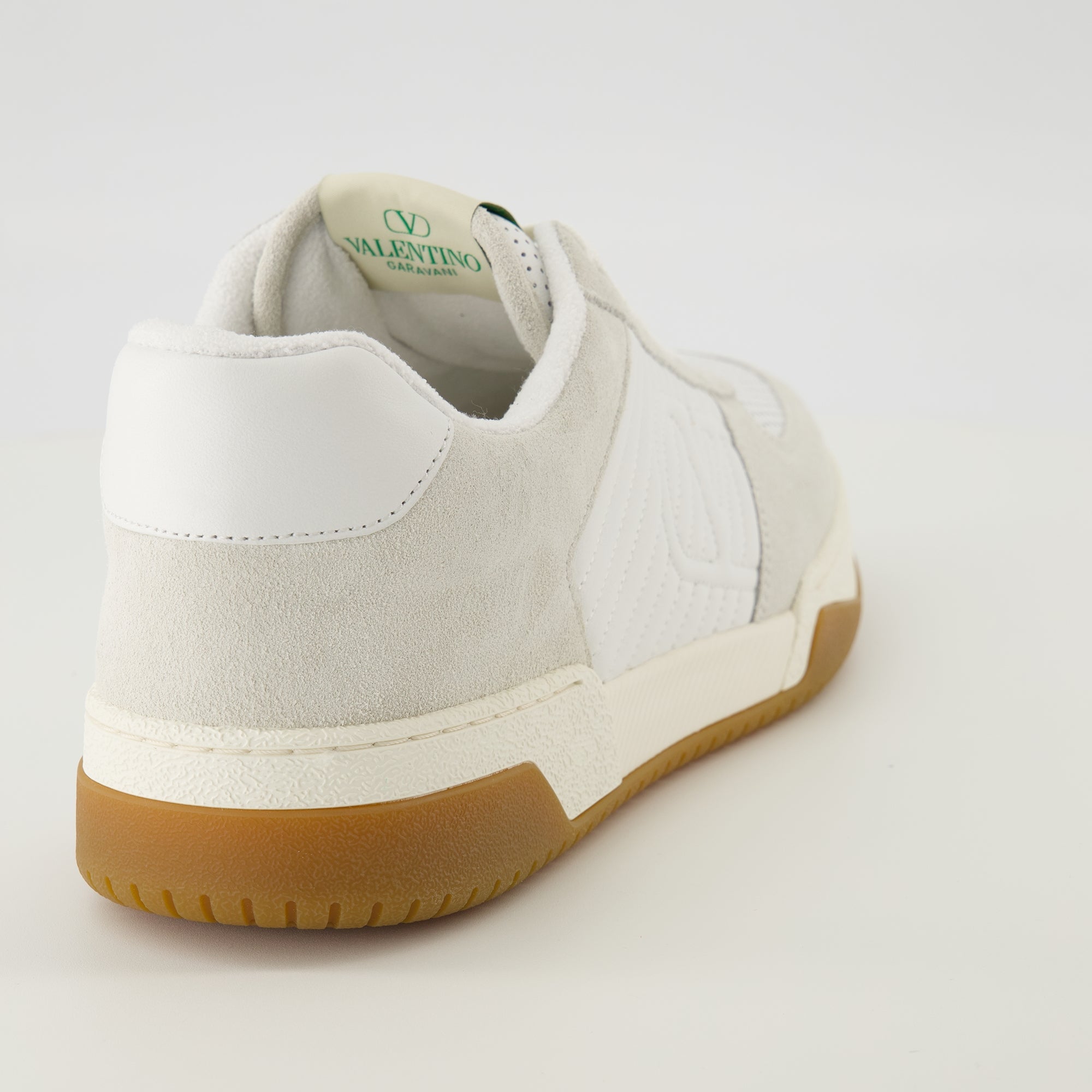 バレンティノ・ガラヴァーニの男性用ホワイトスパリースニーカーの画像 - 2026年春夏シーズン - 後ろ側のビュー