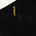 Imagen de la falda lápiz negra Cassandre de Saint Laurent para mujeres - Temporada Otoño-Invierno 2025 - Vista de Detalle 1