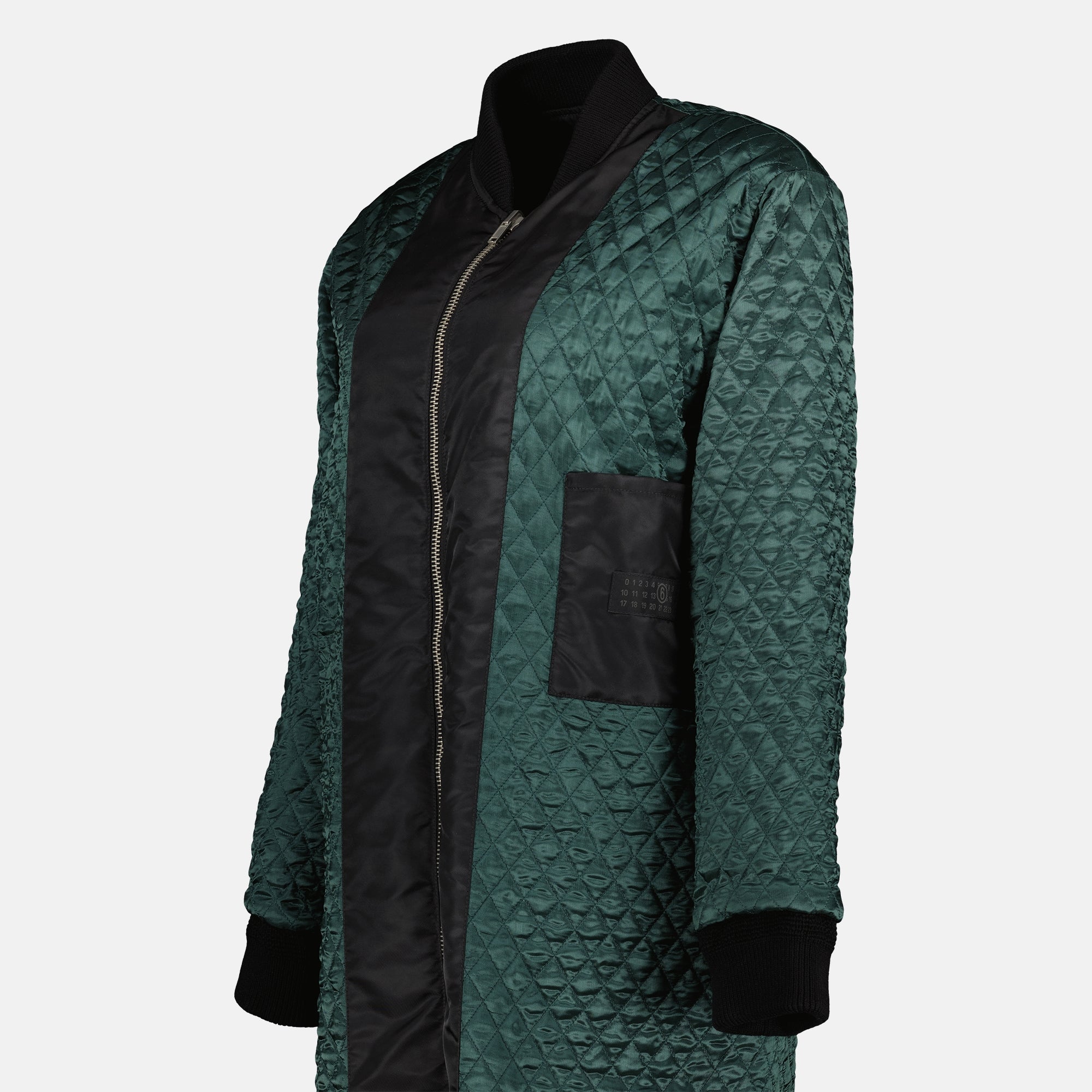 Image d'une veste bomber réversible verte et noire de Mm6 pour femmes - Saison Automne-Hiver 2024 - Vue de détail 1