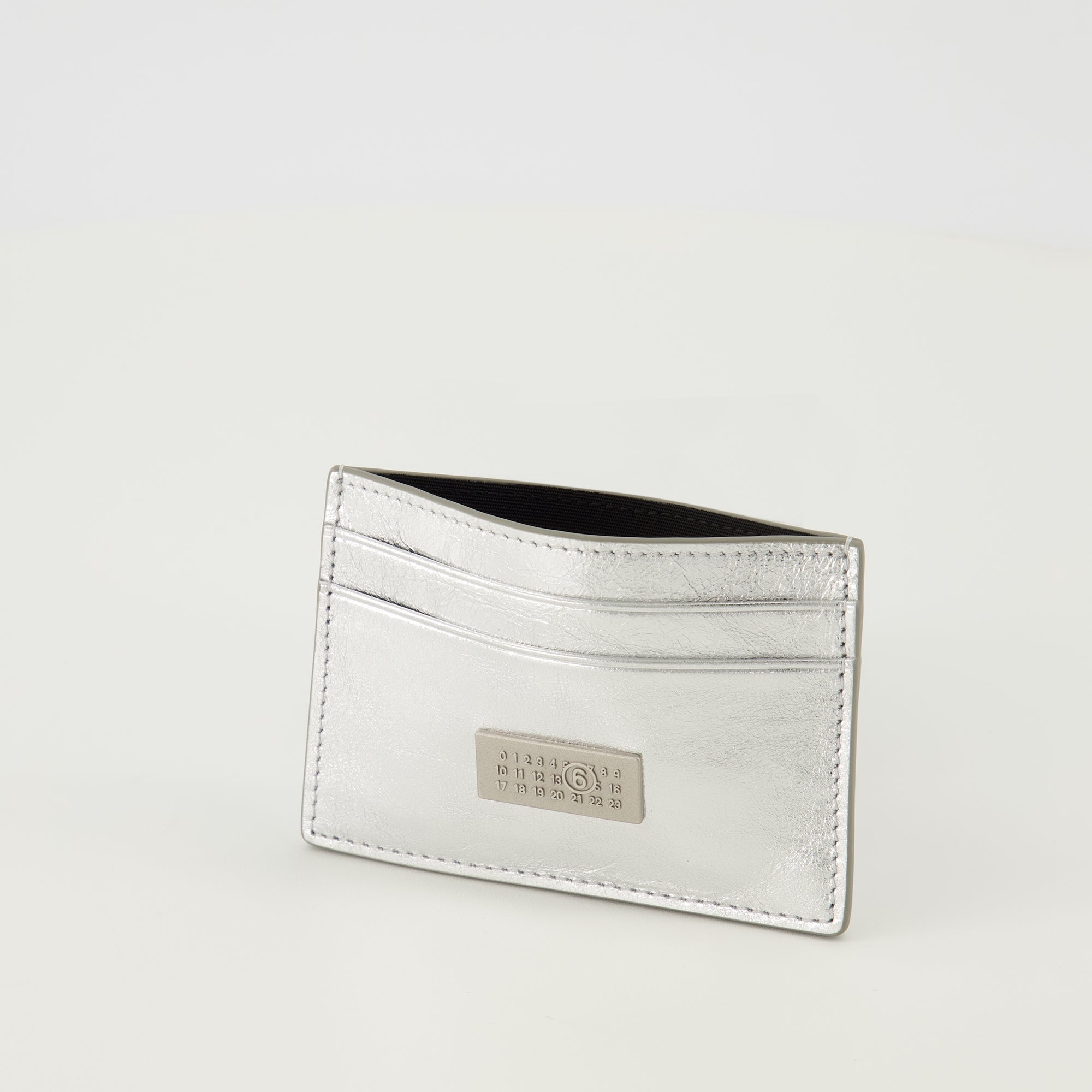 Image of Metallic Numeric Card Holder by Mm6 for Unisex - Season Spring-Summer 2026 - Detail View 1