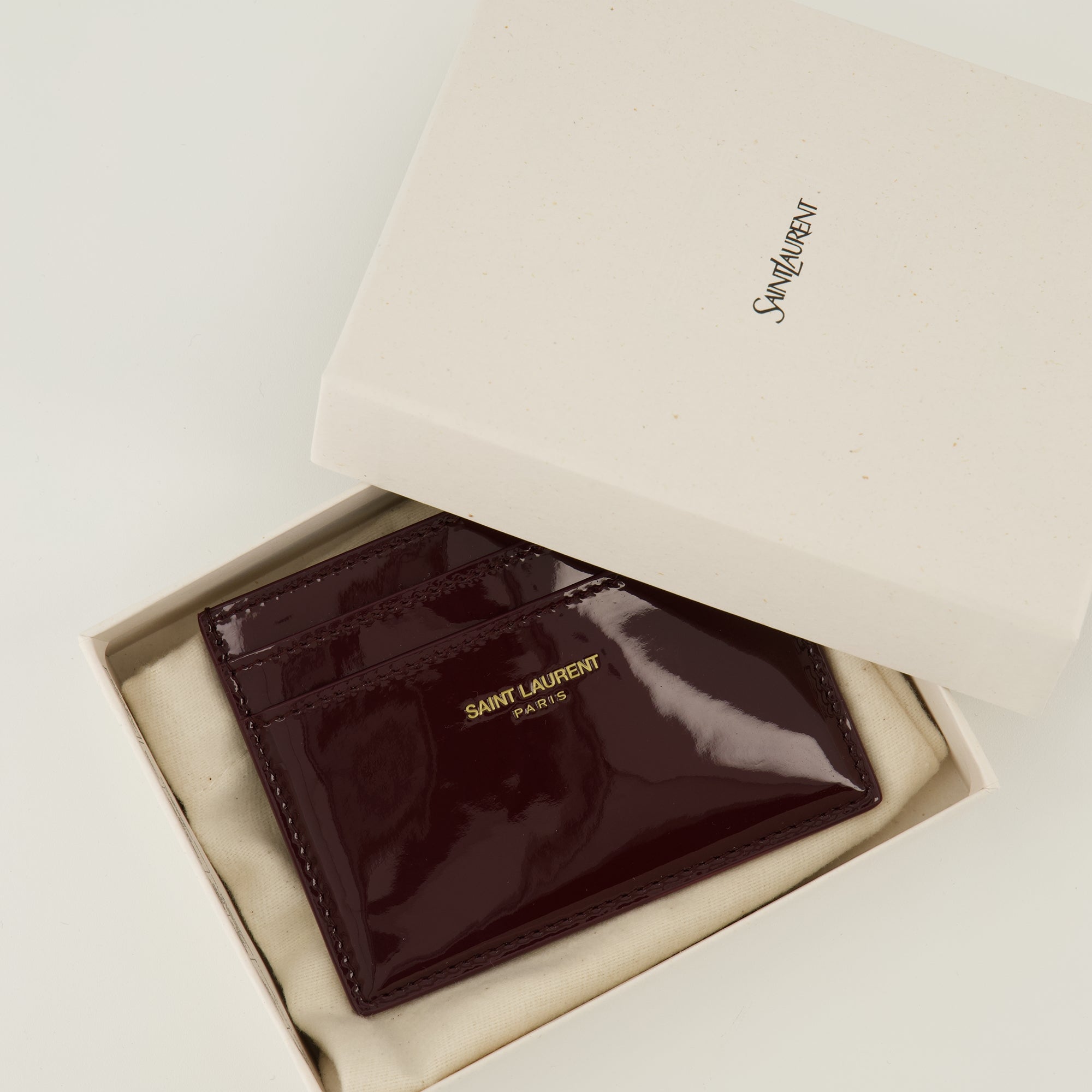 생 로랑의 여성용 보르도 에나멜 가죽 카드홀더 이미지 - 시즌 봄-여름 2026 - 세부 보기 2