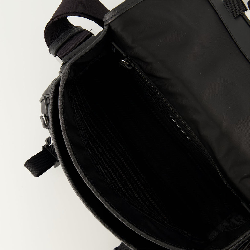 Image du sac Re-Nylon et cuir par Prada pour hommes - Saison Printemps-Été 2026 - Détail 2