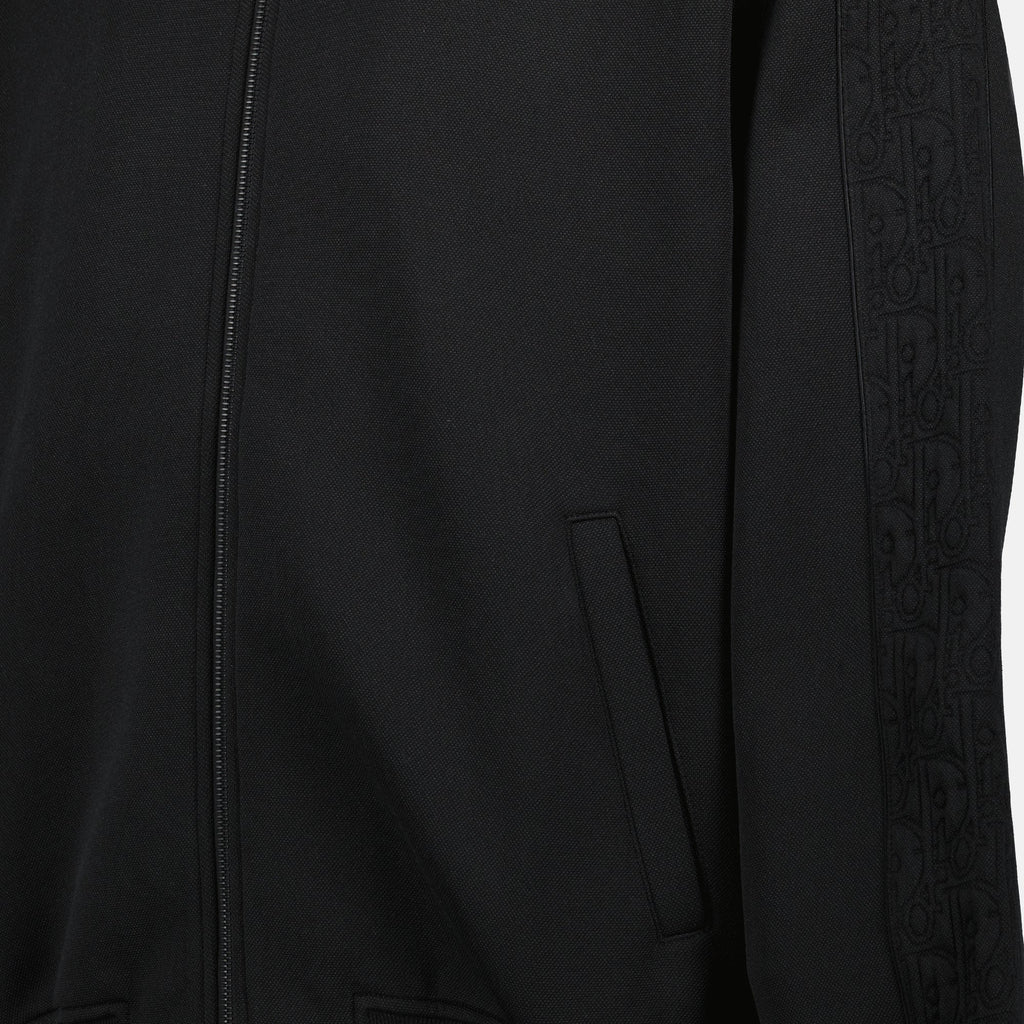 Imagen de la chaqueta de chándal negra Dior Oblique de Dior para hombres - Temporada Otoño-Invierno 2025 - Vista de detalle 2