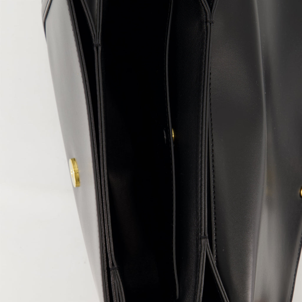 VLogo shoulder bag, Valentino Garavani bag, luxury leather bag, elegant shoulder bag, designer accessories