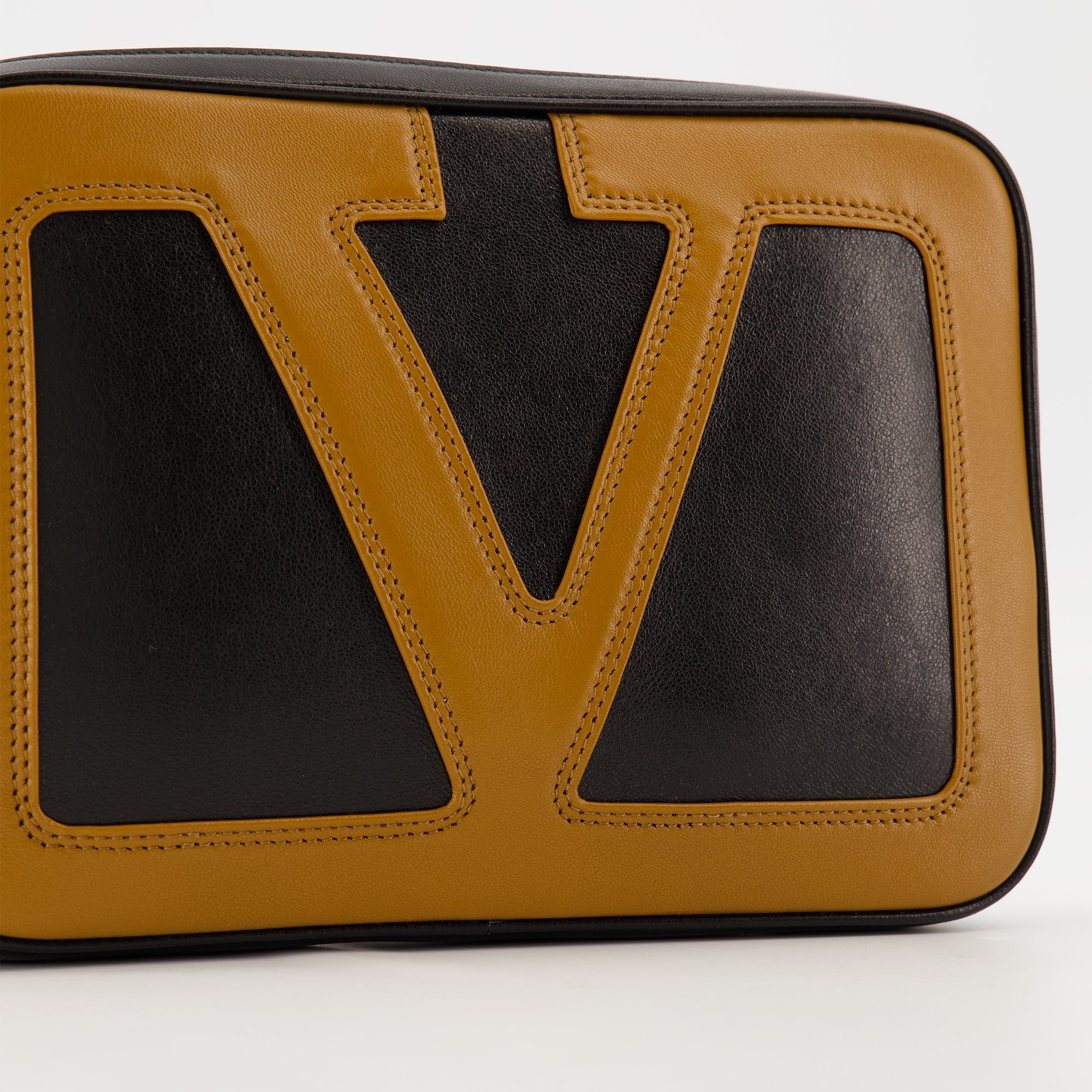 Valentino Garavani pouch, lambskin accessory, designer pouch, zippered pouch, VLogo Signature