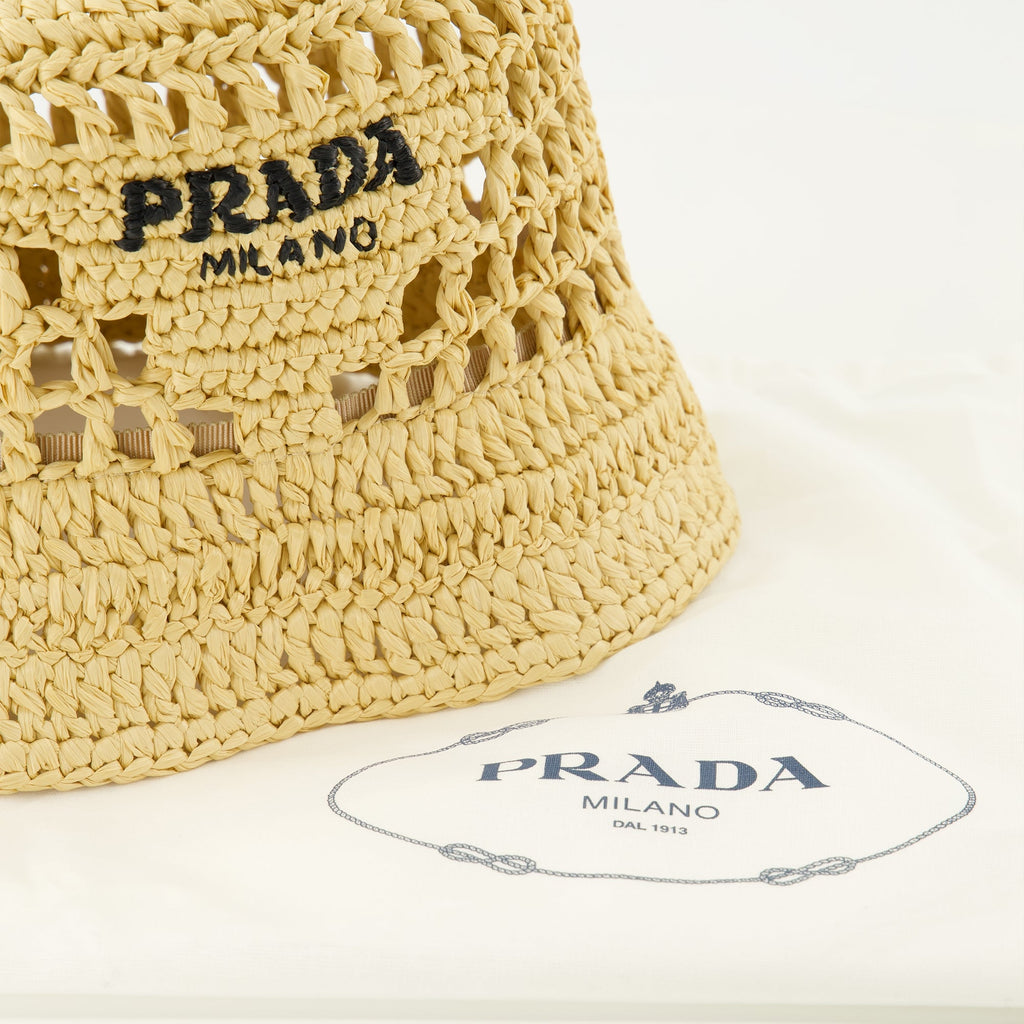 プラダの女性用ベージュファブリックボブの画像 - シーズン春夏2026 - 詳細ビュー2