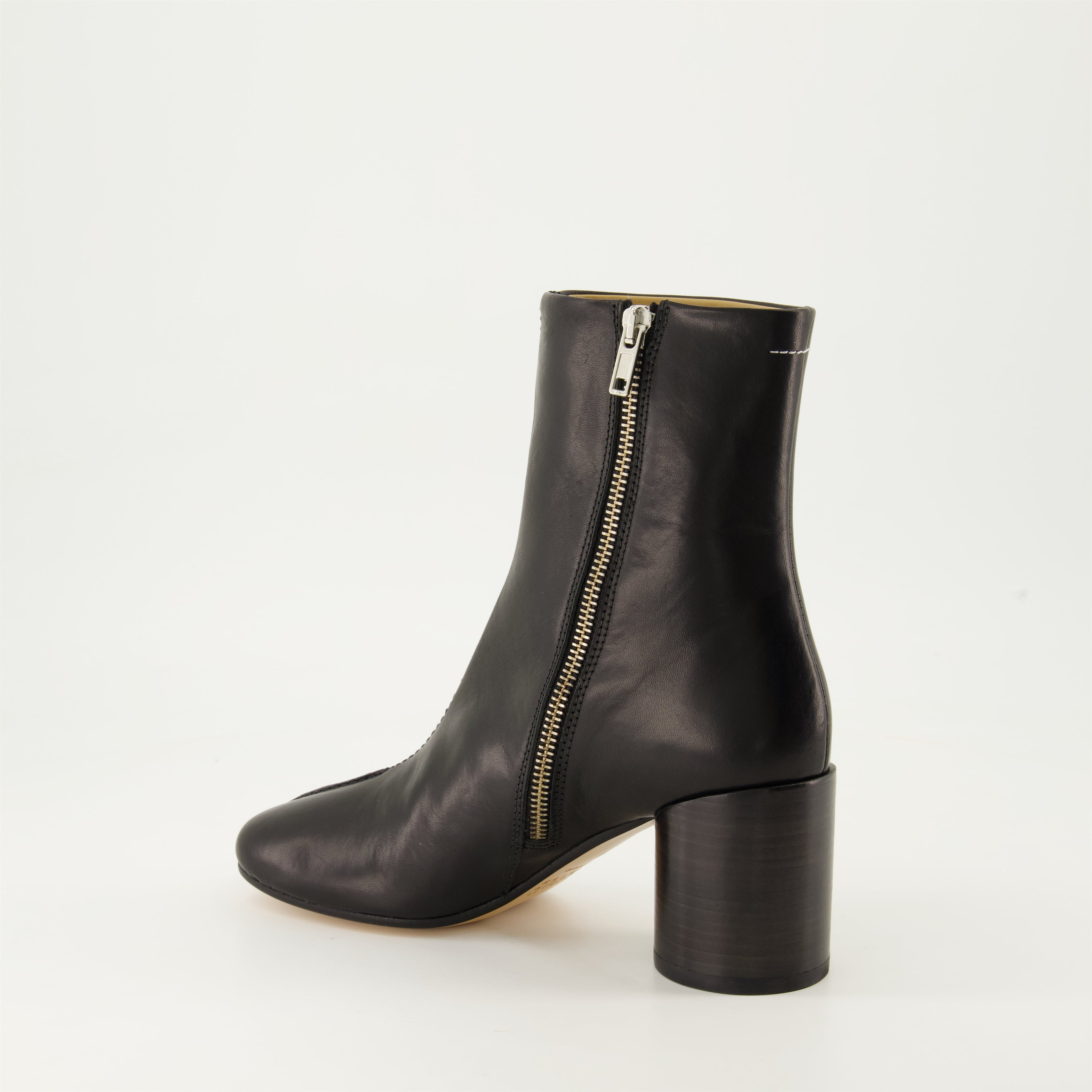 black leather boots, MM6 footwear, fall-winter 2024, ankle boots, leather sole female