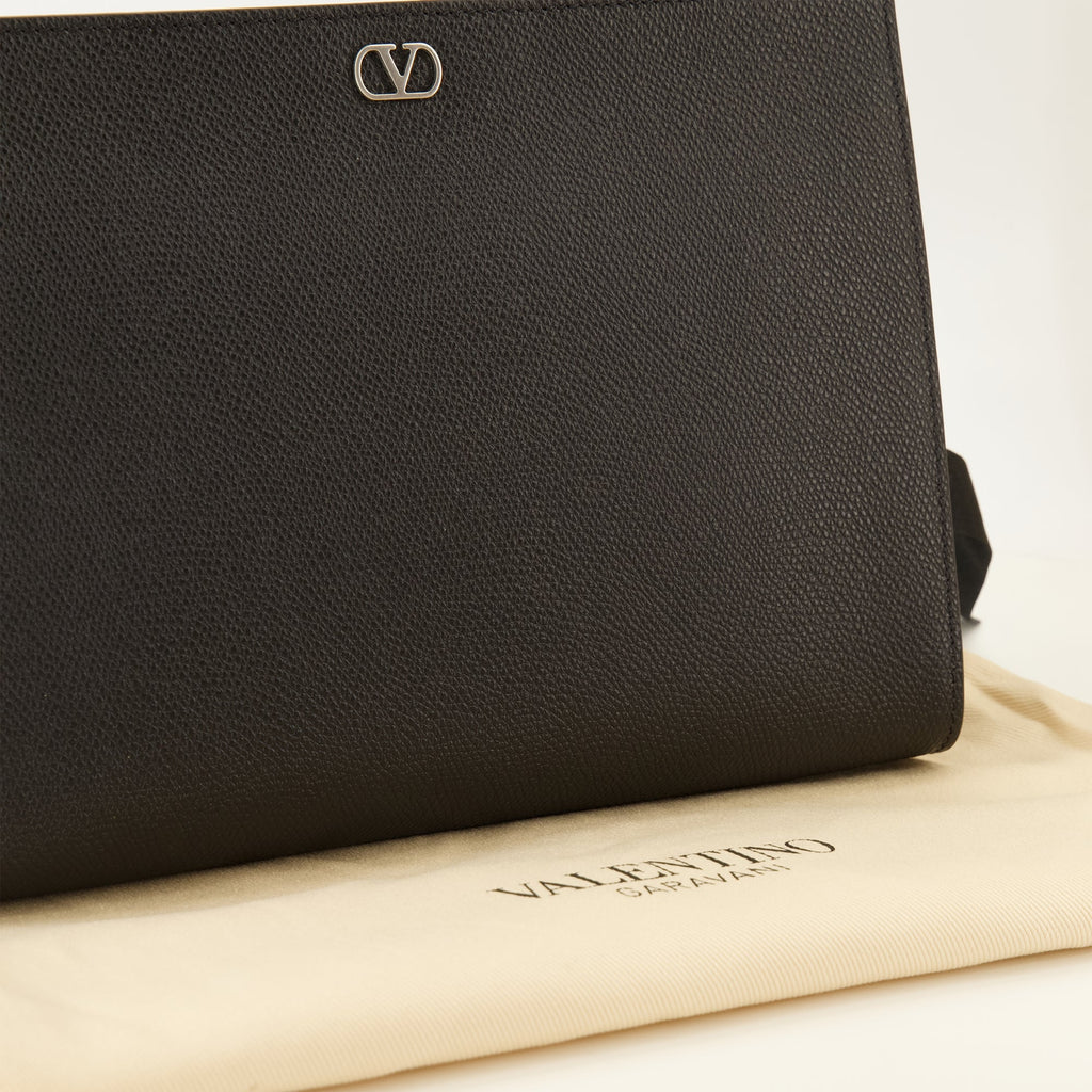 Pochette-bracelet VLogo en cuir avec détails métalliques