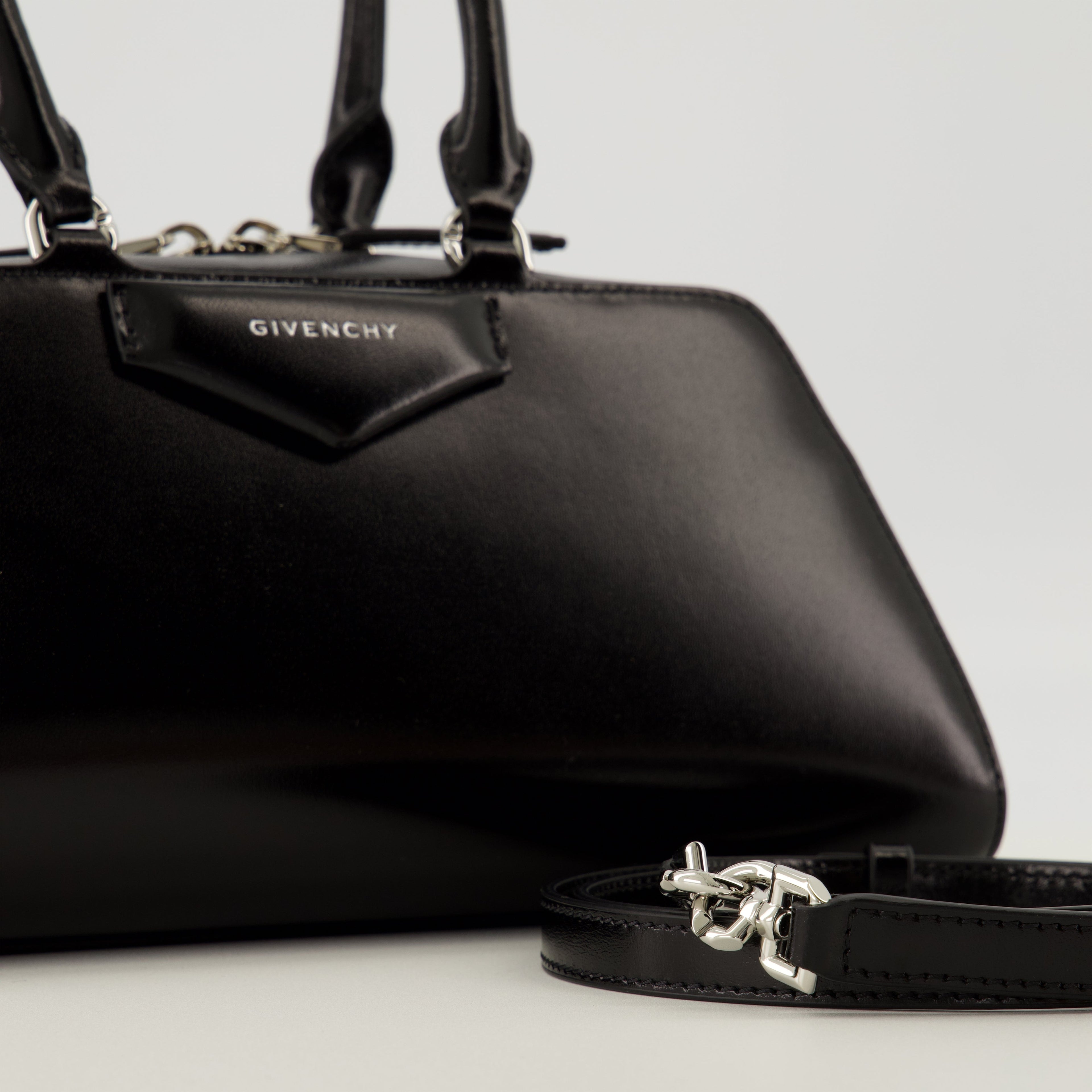 Givenchy handbag, Antigona bag, black handbag, premium leather bag, luxury accessories