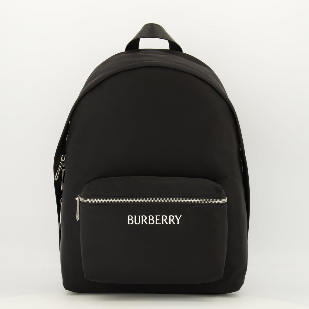 Mochila de nailon negra