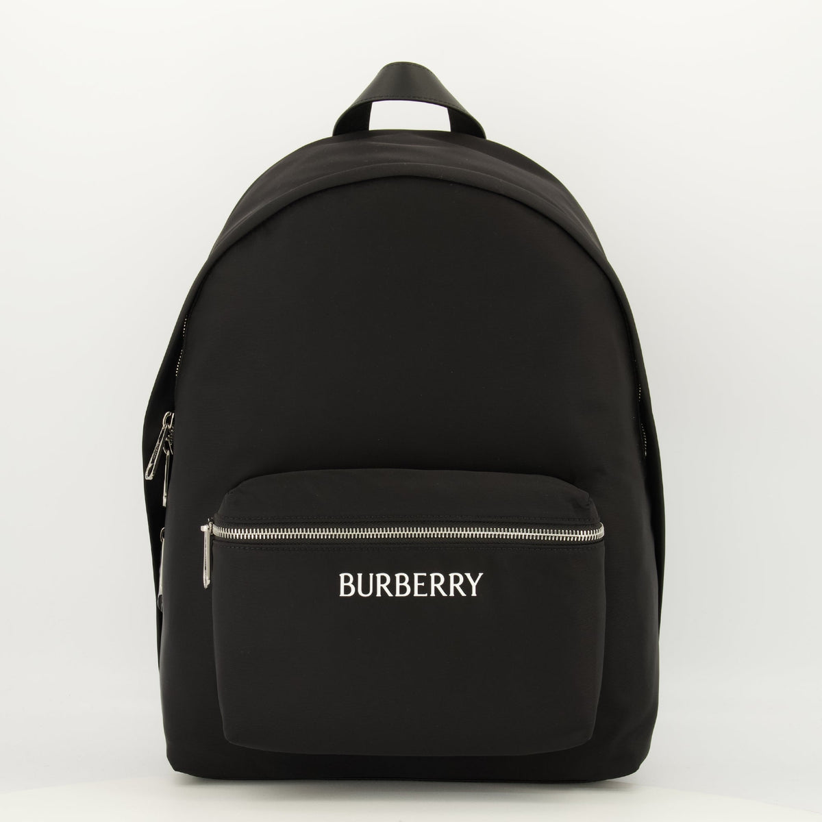 Mochila de nailon negra