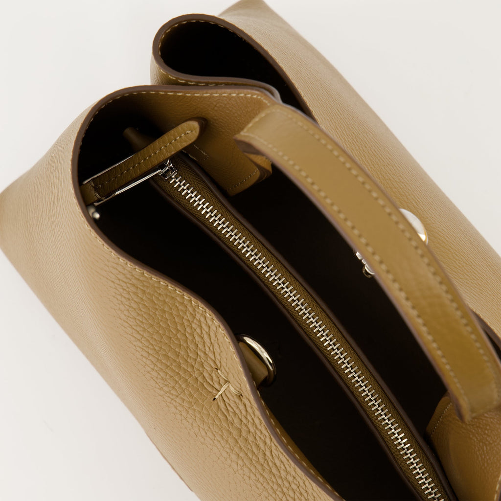 Tod's bag, Marron Sac Micro, grained calf leather, adjustable shoulder strap, luxury accessories