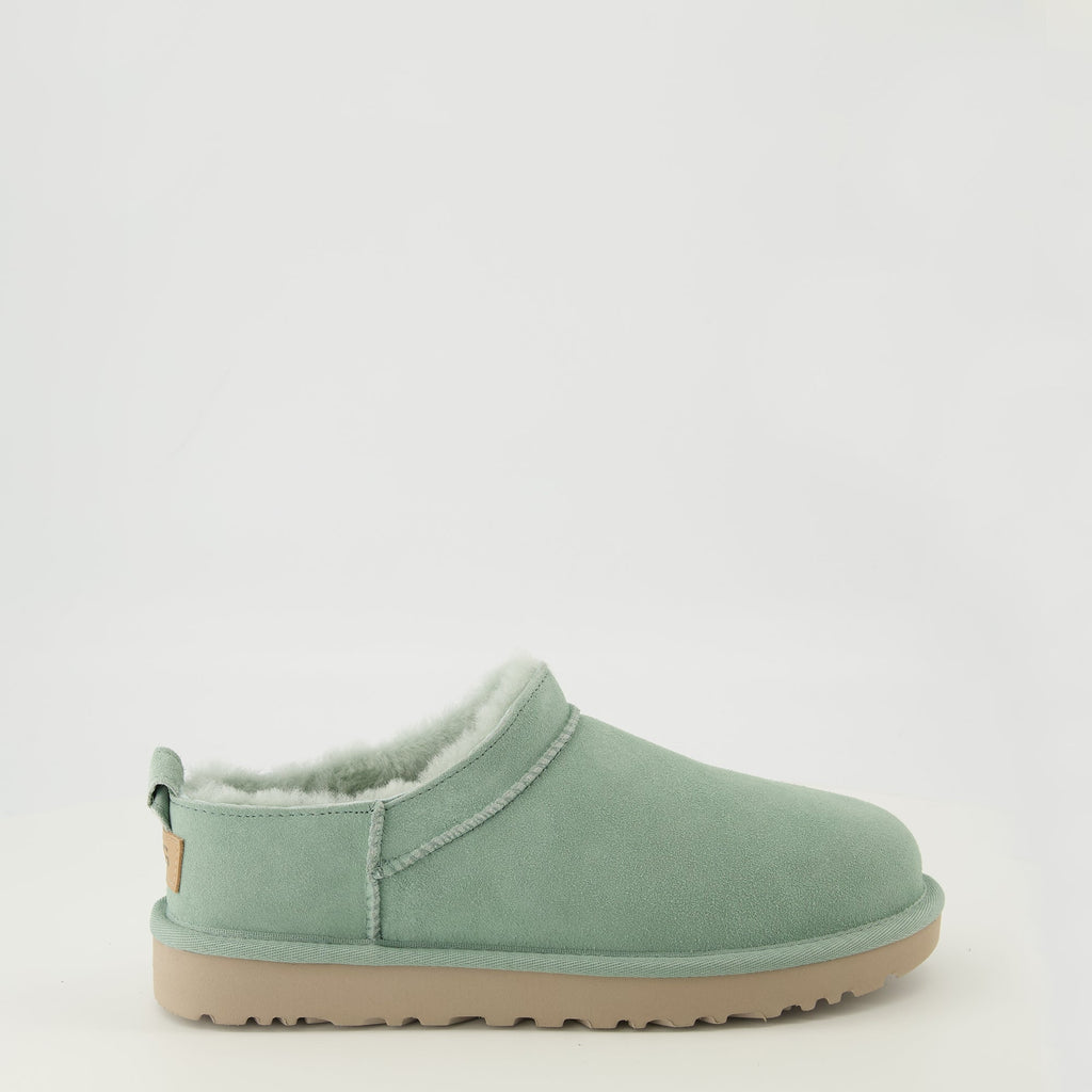 Imagen de Botines Micro Verdes Clásicos de Ugg para Mujeres - Temporada Primavera-Verano 2026 - Vista Lateral Derecho