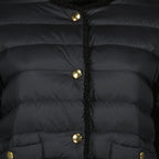 Imagem de um casaco curto de penas florido da Moncler para mulheres - Temporada Primavera-Verão 2026 - Vista de detalhe do produto 3