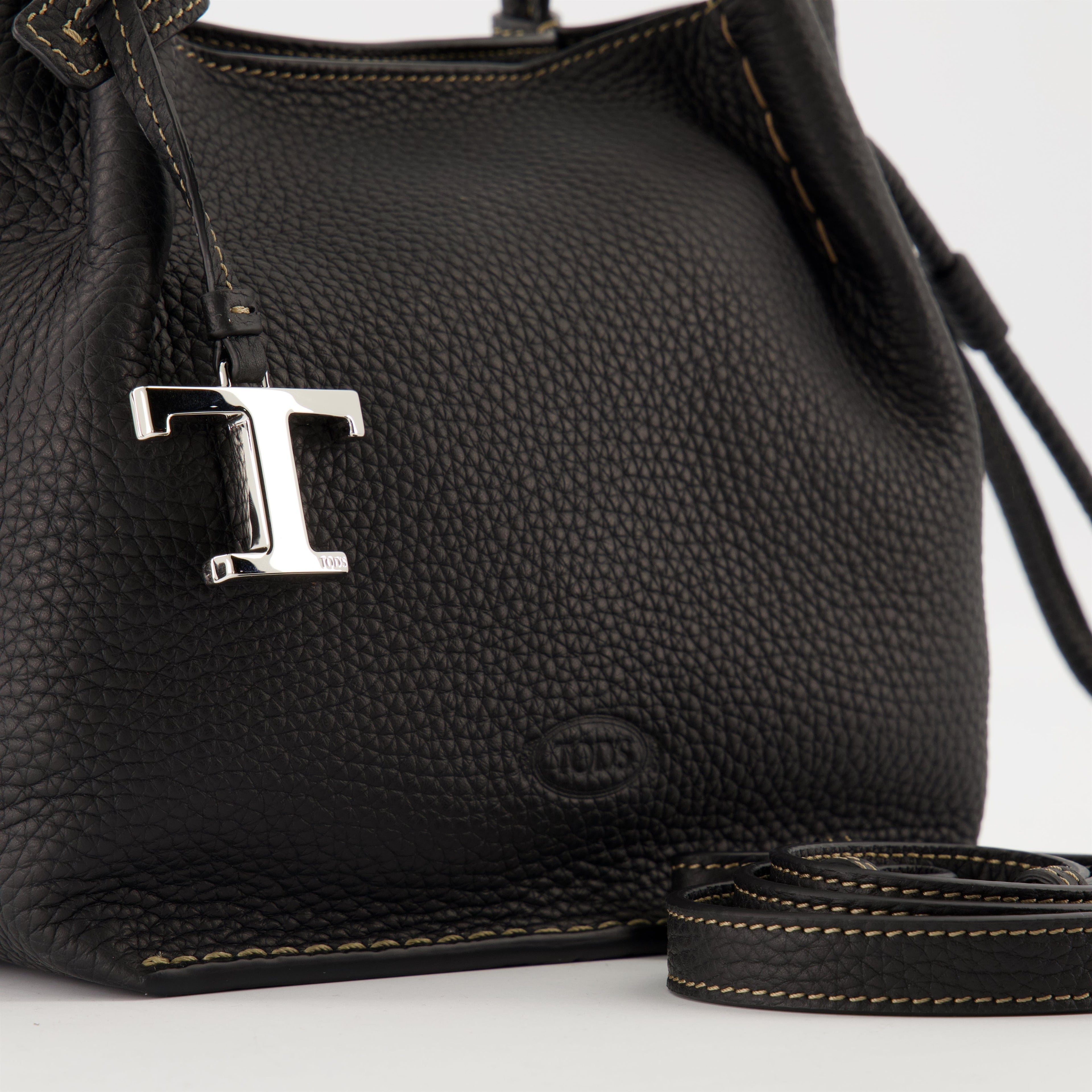 Tod's bucket bag, black leather bag, grained calf leather, Italian designer accessories, Fall-Winter 2025 collection