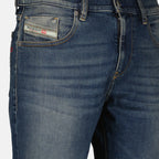 Imagem dos jeans em denim D-Strukt 2019 L32 da Diesel para homens - Temporada Outono-Inverno 2025 - Vista dos detalhes do produto 2