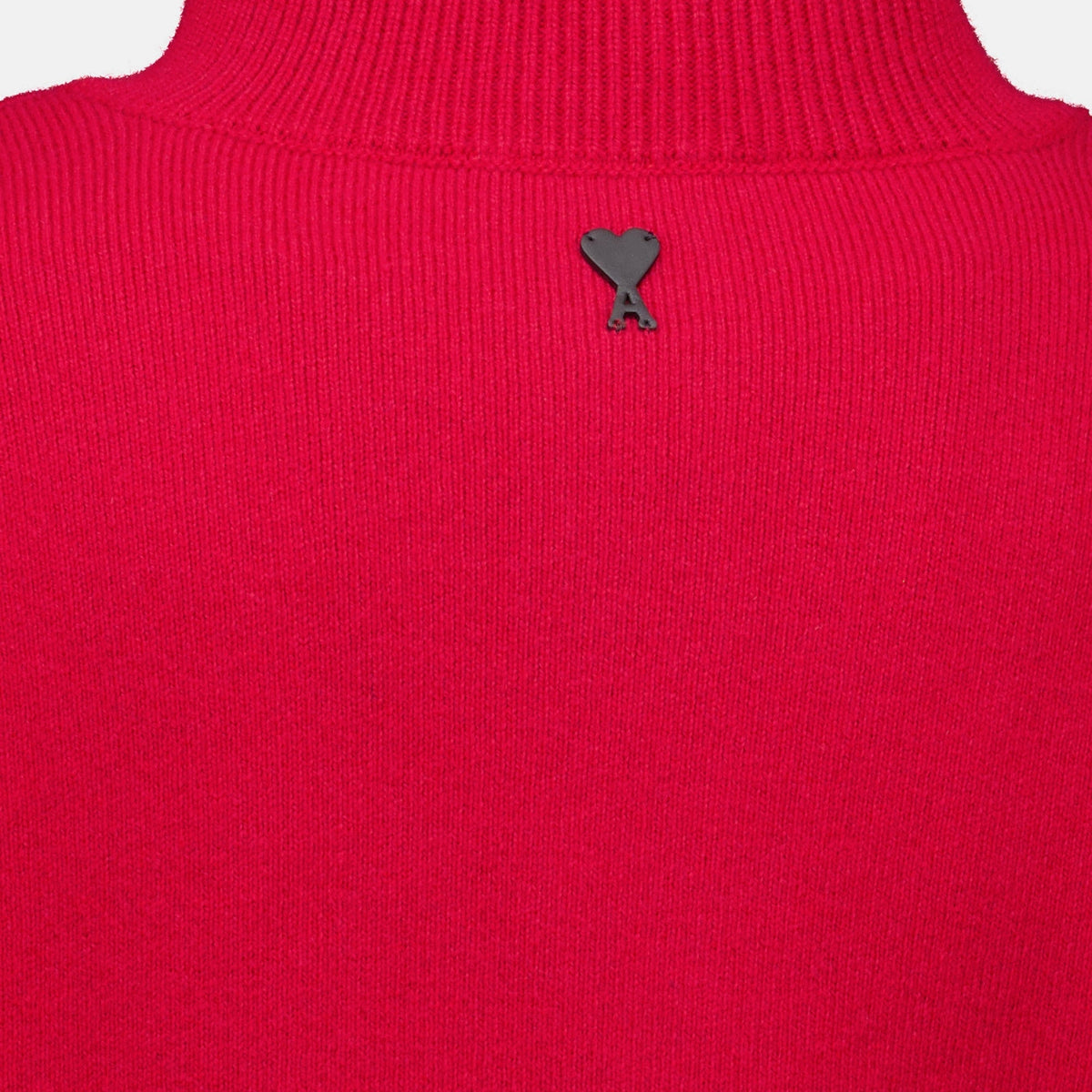 Maglione rosso in maglia a collo alto
