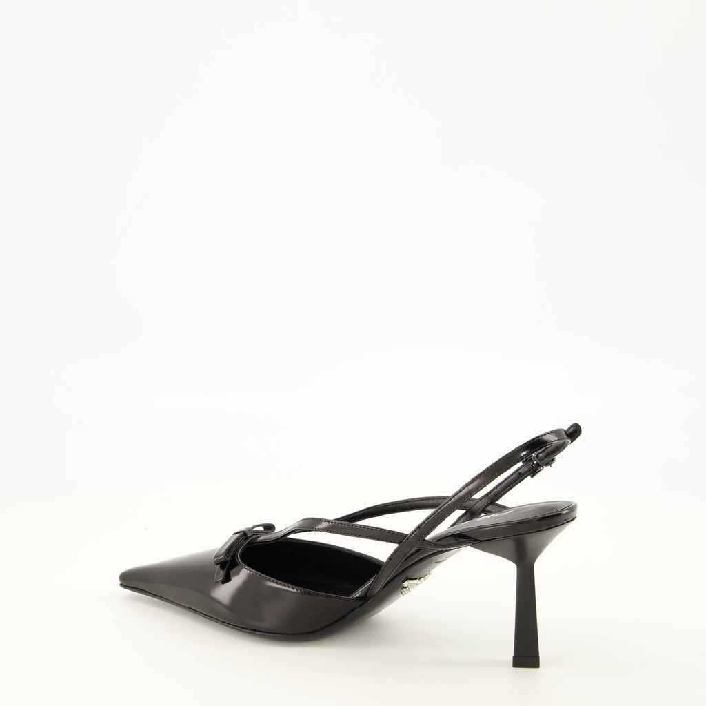 Schwarze Lederpumps mit Knöchelriemen