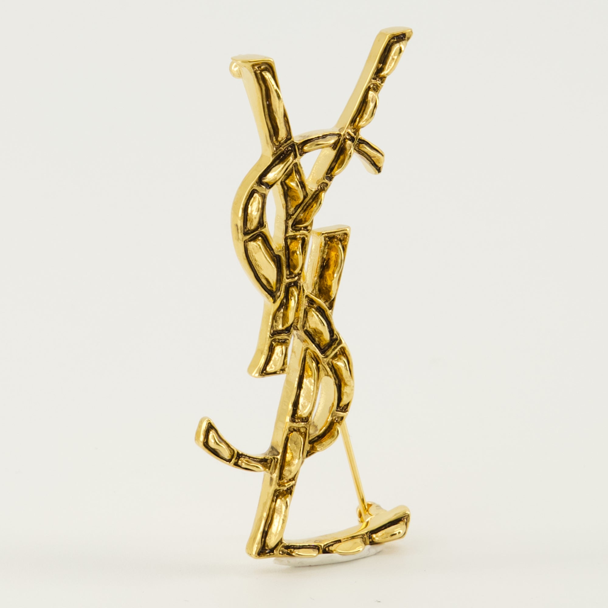 サン・ローレントによるカサンドルクロコダイルブローチの画像（ユニセックス） - シーズン：春夏2026 - 詳細ビュー 1