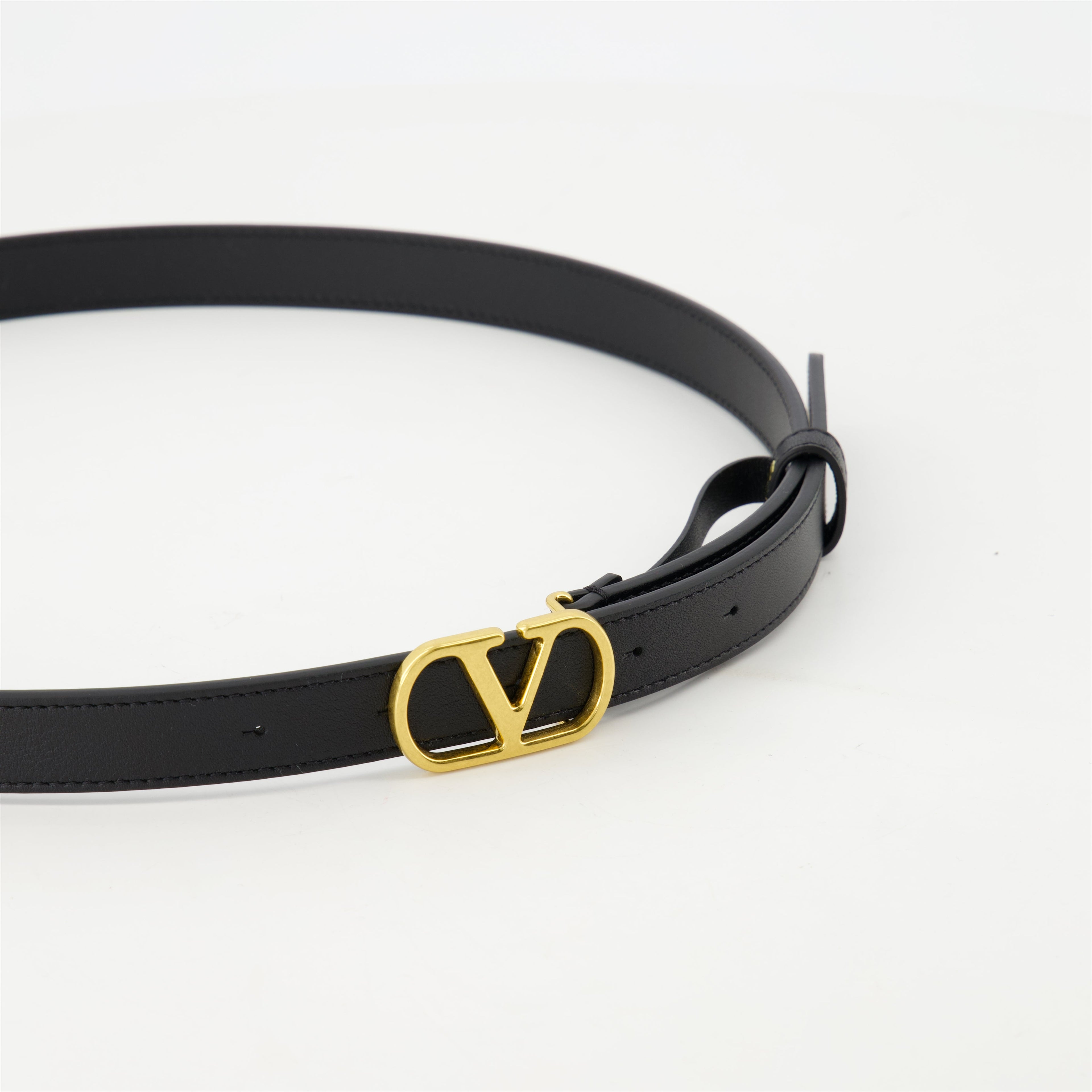VLogo Belt, Valentino Garavani, black leather belt, adjustable belt, designer accessories