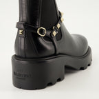 Imagen de las botas de tobillo de cuero Rockstud de Valentino Garavani para mujeres - Temporada Otoño-Invierno 2024 - Vista trasera