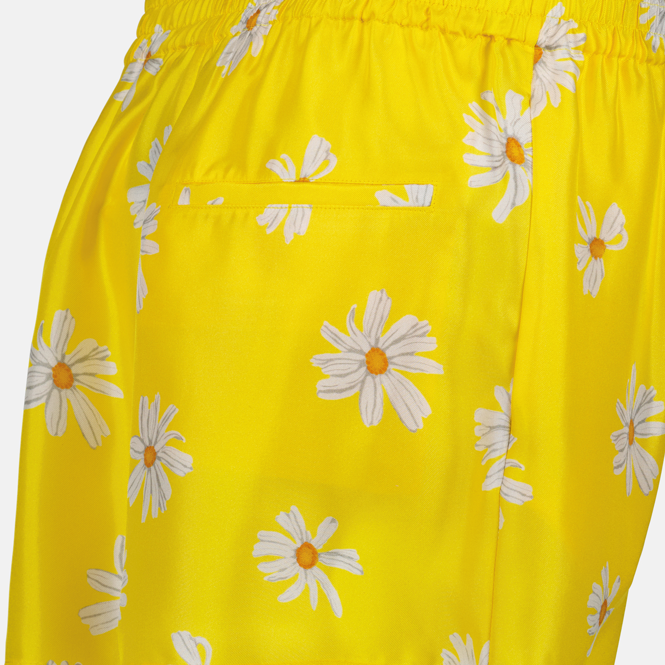 silk shorts, Moschino shorts, daisy print shorts, yellow shorts, summer fashion