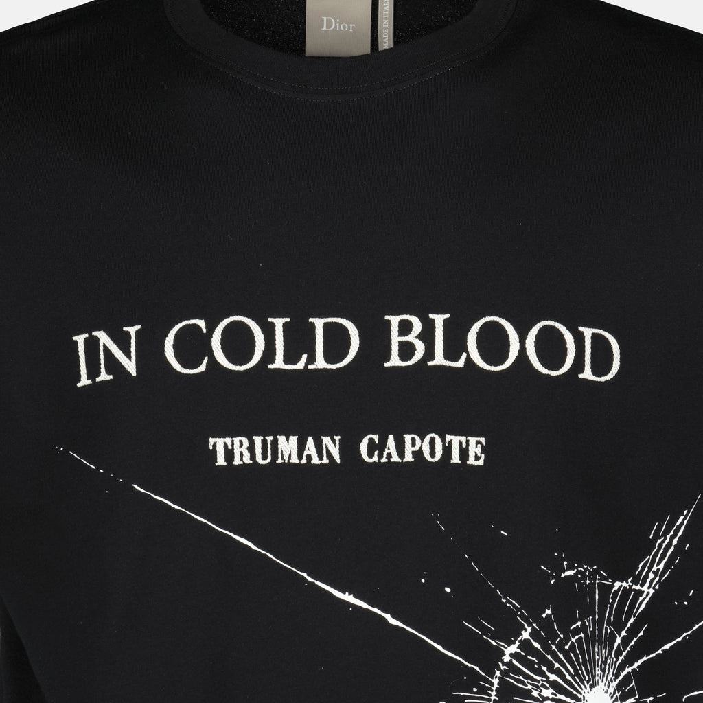 T-shirt brodé Black Book Cover