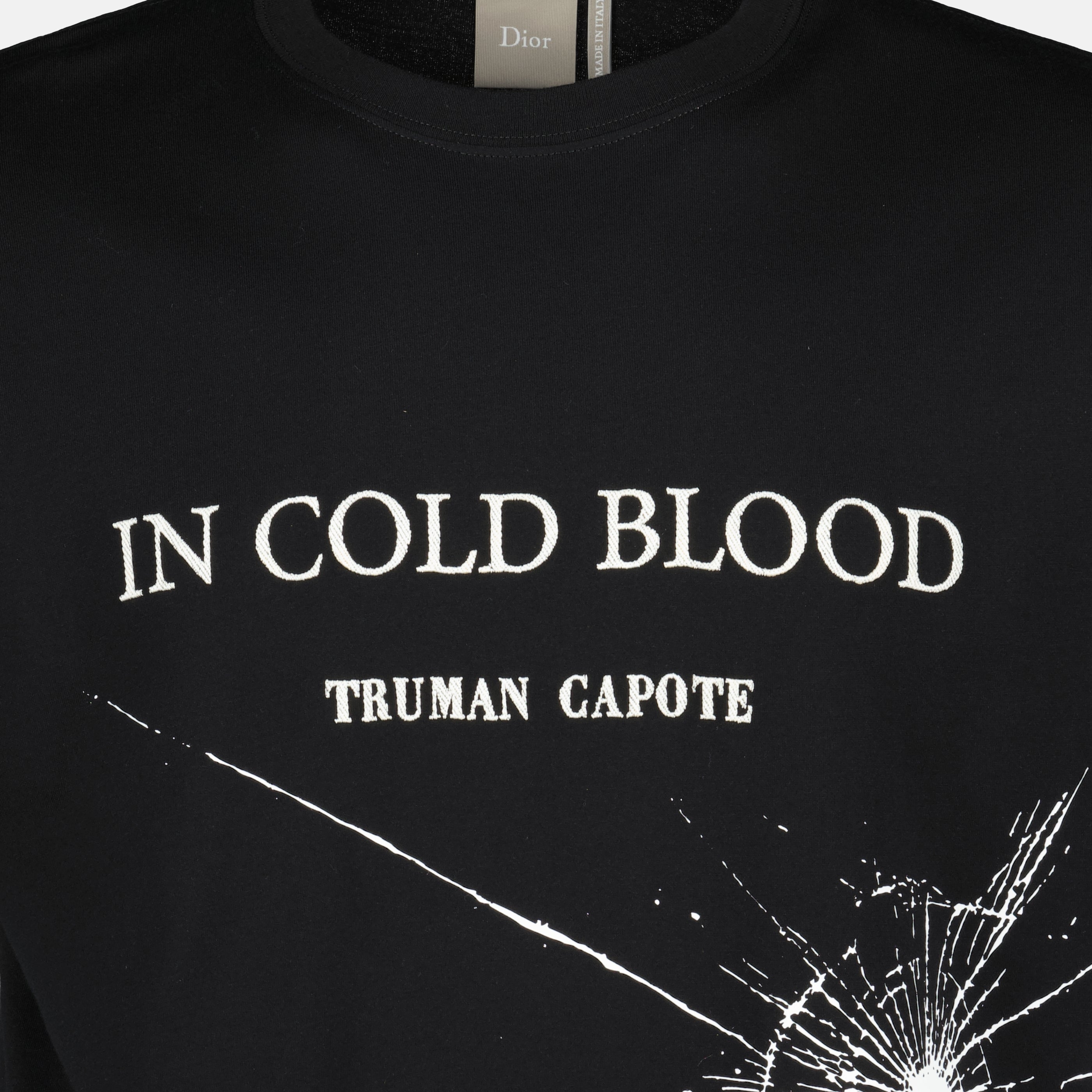 T-shirt brodé Black Book Cover