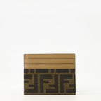Image du porte-cartes Baguette marron de Fendi pour femmes - Saison Printemps-Été 2026 - Vue de Face