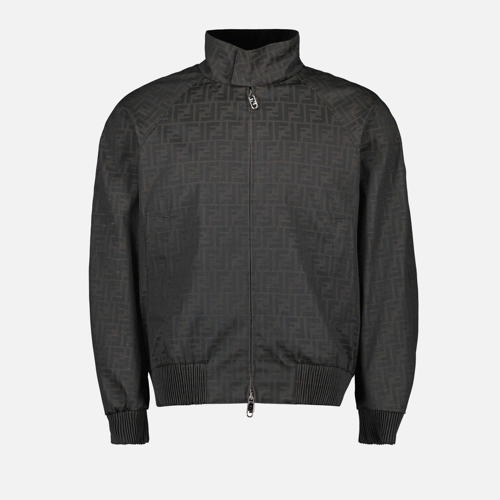 Image d'une veste blouson en nylon raffiné par Fendi pour hommes - Saison Automne-Hiver 2024 - Vue de devant