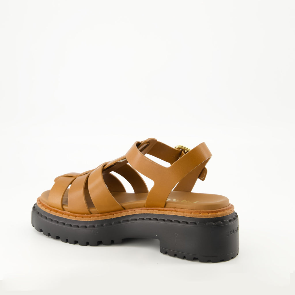 Imagen de sandalias de cuero marrón de Prada para mujeres - Temporada Primavera-Verano 2025 - Vista trasera derecha en tres cuartos