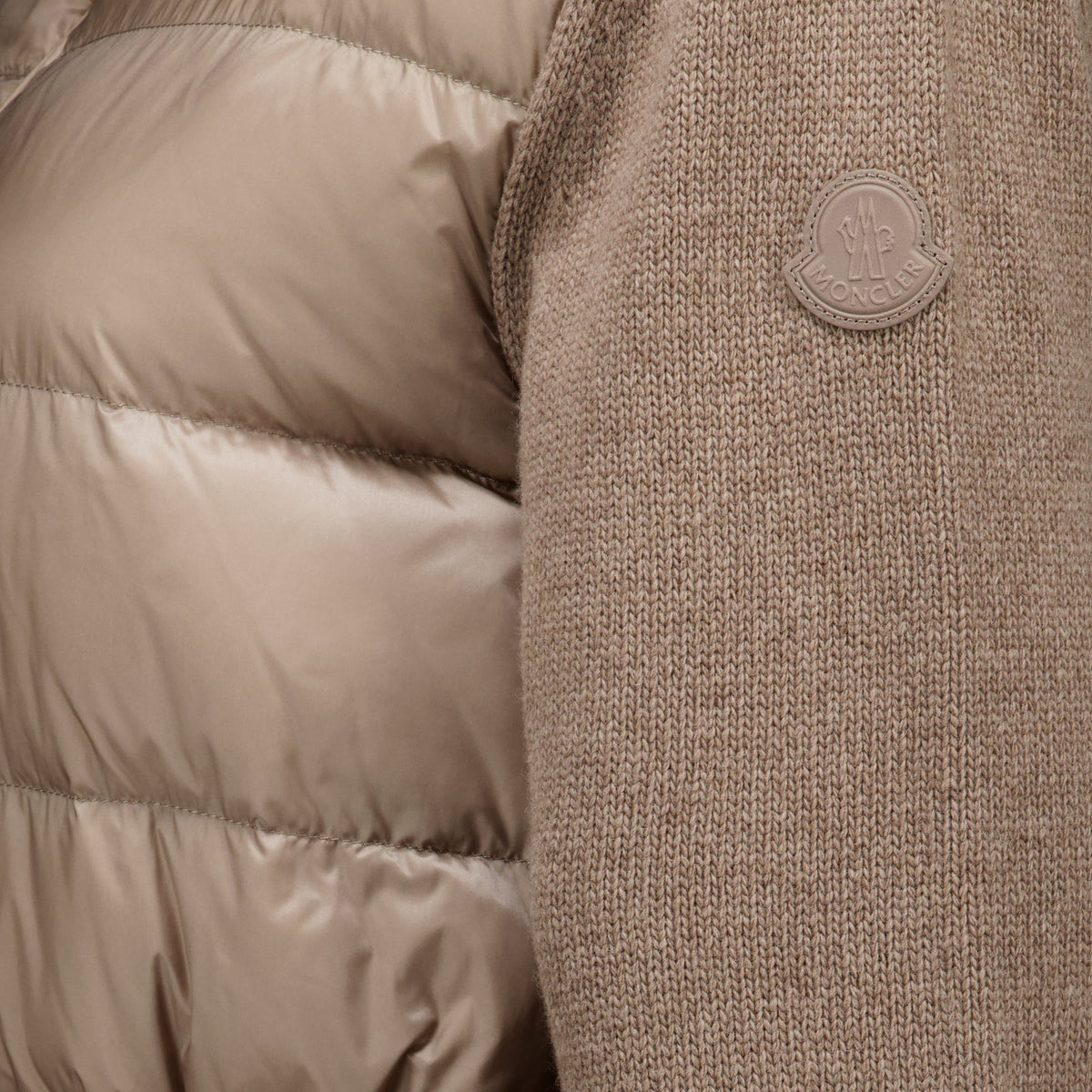 Beige Strickjacke mit Reißverschluss und verstellbarer Taille