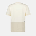 Bild eines beigen Pocket-T-Shirts von Moncler Grenoble für Herren - Saison Frühling-Sommer 2025 - Detailansicht 2