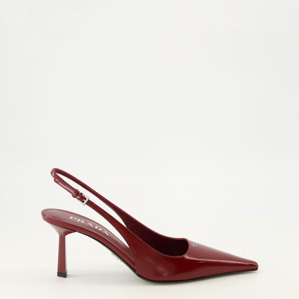 Rote Lackleder-Pumps mit spitzer Zehenpartie