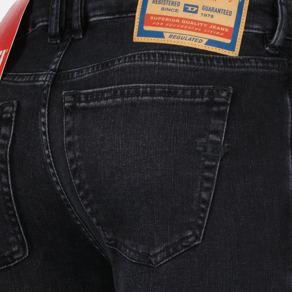 Image de Jean Sleenker 1979 par Diesel pour Hommes - Saison Automne-Hiver 2025 - Vue de détail produit 2