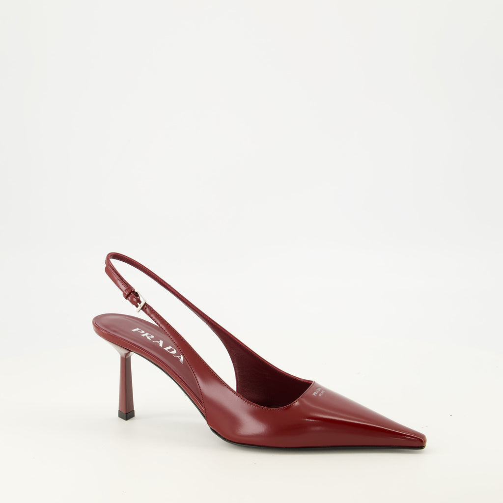 Rote Lackleder-Pumps mit spitzer Zehenpartie